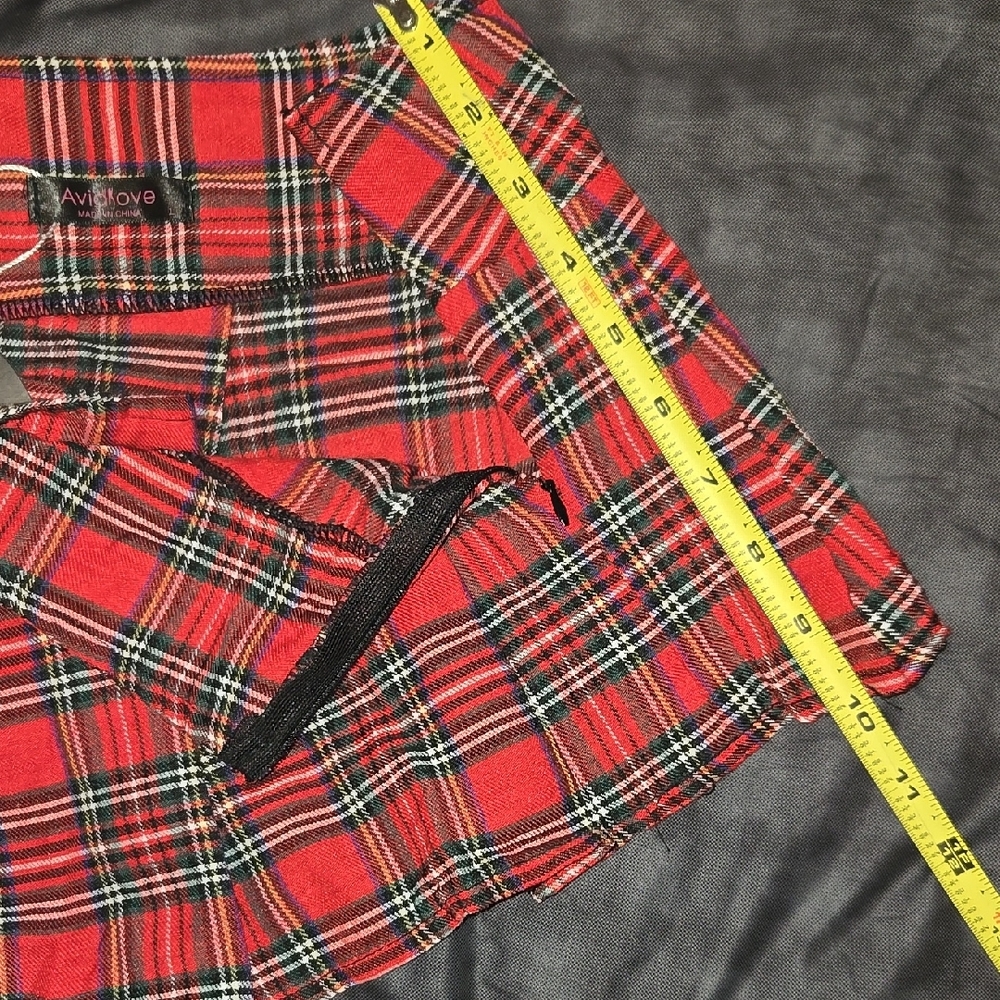 Red Plaid Mini Skirt- Size: Large (jr's) - Picture 4 of 7